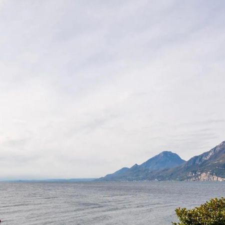 Assenza Lake Front Sweet Apartment Brenzone sul Garda Bagian luar foto