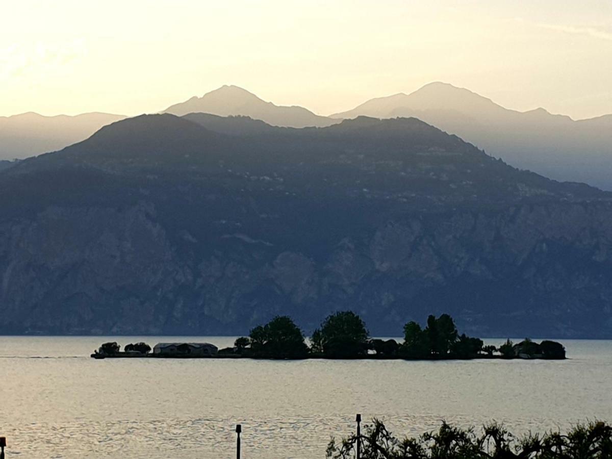 Assenza Lake Front Sweet Apartment Brenzone sul Garda Bagian luar foto