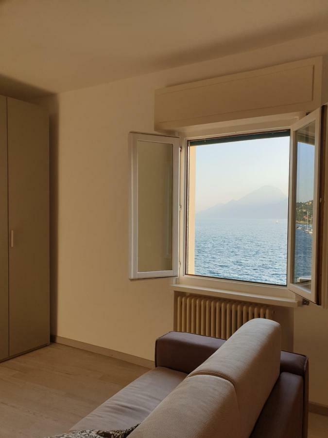 Assenza Lake Front Sweet Apartment Brenzone sul Garda Bagian luar foto