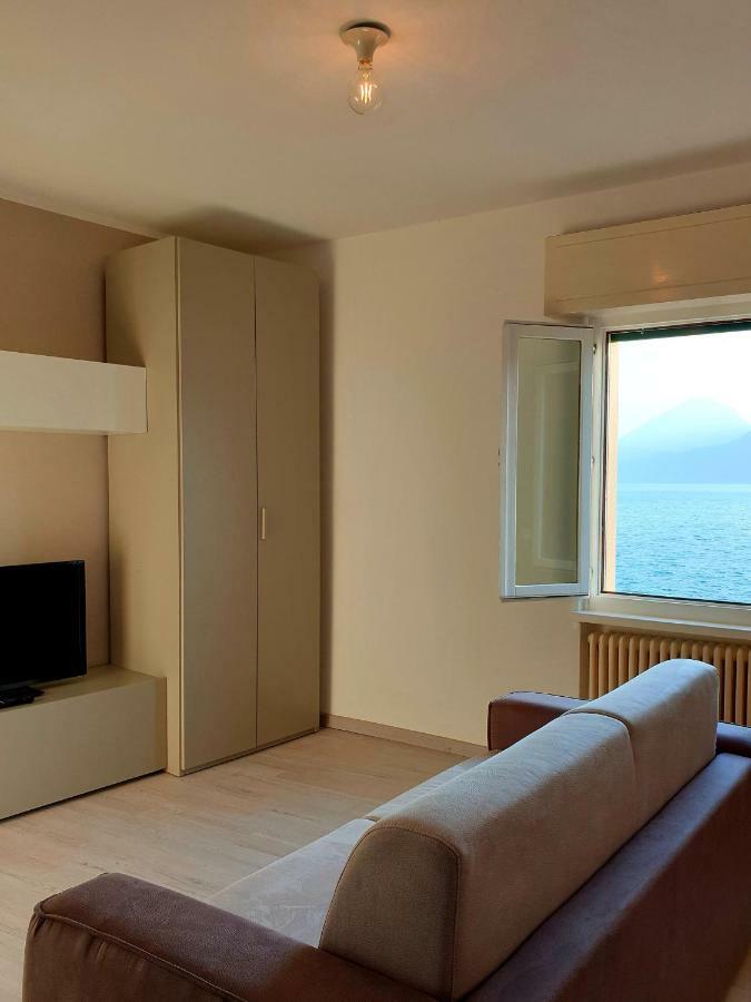 Assenza Lake Front Sweet Apartment Brenzone sul Garda Bagian luar foto