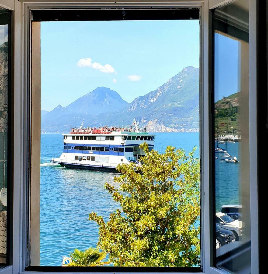 Assenza Lake Front Sweet Apartment Brenzone sul Garda Bagian luar foto