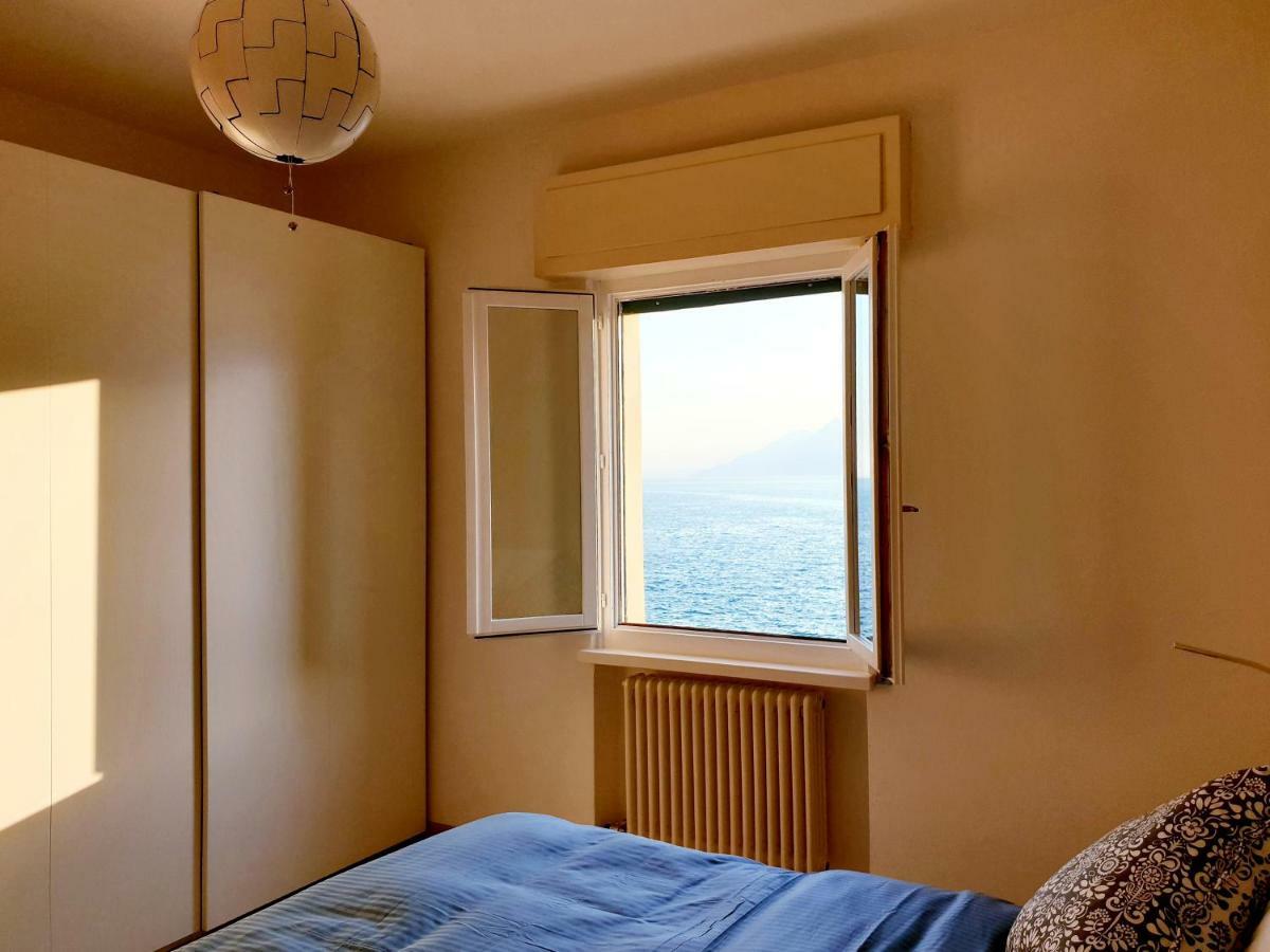 Assenza Lake Front Sweet Apartment Brenzone sul Garda Bagian luar foto